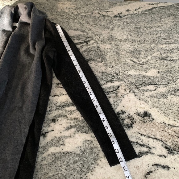 Babaton Aritzia Long Sleeve Black
Merino Wool Cardigan Size Sm - Picture 12 of 12